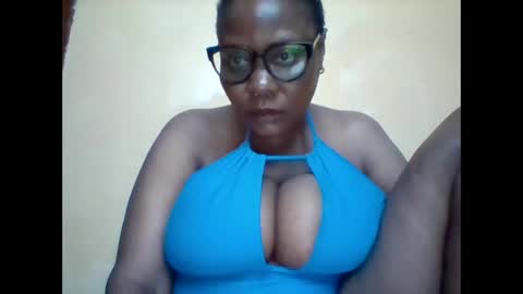 Snapshot of ebonybussy chatting on 09/25/25, 08:51 MAMITO online show from 09/25/25, 08:51