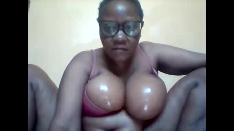 Snapshot of ebonybussy chatting on 10/05/25, 07:39 MAMITO online show from 10/05/25, 07:39
