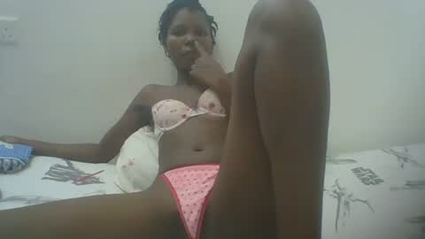 Snapshot of ebonycutegal1996 chatting on 02/17/25, 03:53 TRIZER online show from 02/17/25, 03:53