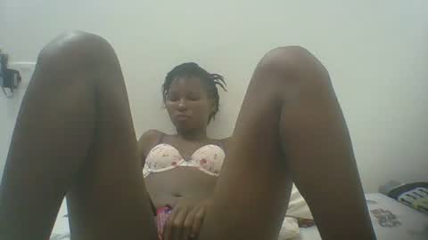 Snapshot of ebonycutegal1996 chatting on 02/18/25, 06:59 TRIZER online show from 02/18/25, 06:59