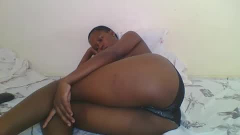 Snapshot of ebonycutegal1996 chatting on 12/02/25, 12:43 TRIZER online show from 12/02/25, 12:43