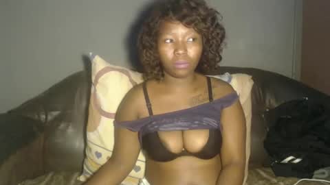 Snapshot of ebonymilf1 chatting on 09/26/25, 11:20 Tee online show from 09/26/25, 11:20