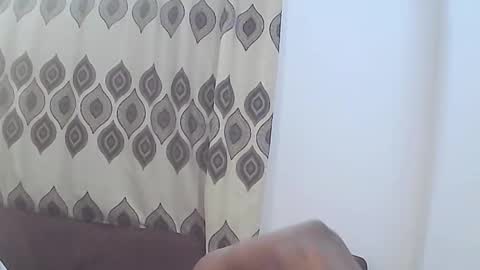 Snapshot of ebonypetiti chatting on 10/08/25, 08:17 queen online show from 10/08/25, 08:17
