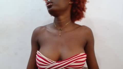 Snapshot of ebonypetiti chatting on 02/25/26, 09:13 queen online show from 02/25/26, 09:13
