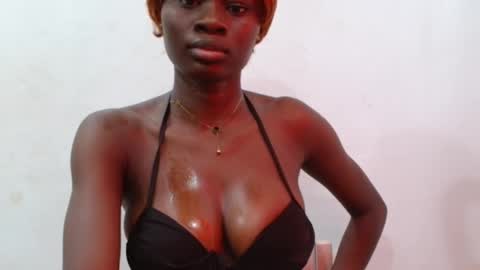 Snapshot of ebonypetiti chatting on 03/08/26, 06:12 queen online show from 03/08/26, 06:12