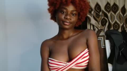 Snapshot of ebonypetiti chatting on 03/25/26, 02:17 queen online show from 03/25/26, 02:17