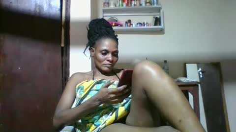 Snapshot of ebonyqueen4 chatting on 04/20/26, 06:31 JACKLINE online show from 04/20/26, 06:31