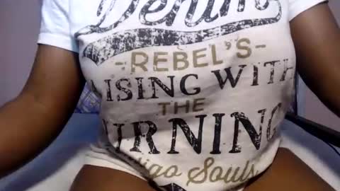 Snapshot of ebonysmiles00 chatting on 05/31/26, 06:31 ebonysmiles00 online show from 05/31/26, 06:31