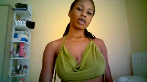 Snapshot of ebonytanqueen chatting on 07/11/26, 09:27 ebonytanqueen online show from 07/11/26, 09:27