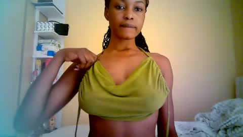 Snapshot of ebonytanqueen chatting on 07/12/26, 10:34 ebonytanqueen online show from 07/12/26, 10:34