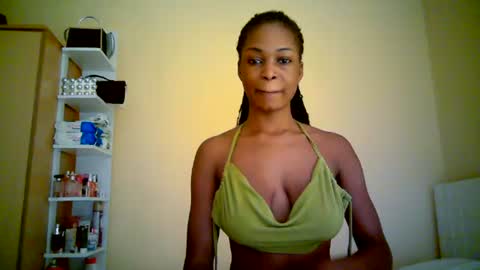 Snapshot of ebonytanqueen chatting on 07/29/26, 11:58 ebonytanqueen online show from 07/29/26, 11:58