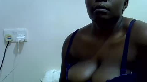 ebonytiffany online show from 01/22/25, 11:43