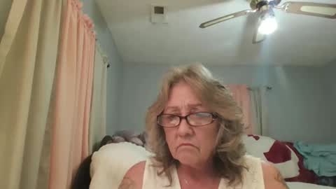 Snapshot of ecbubbles4769 chatting on 03/23/26, 12:58 Lovebug1960 online show from 03/23/26, 12:58