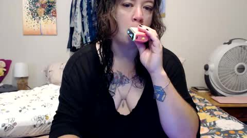 Snapshot of echosol17 chatting on 09/23/25, 11:24 Weird Echo online show from 09/23/25, 11:24