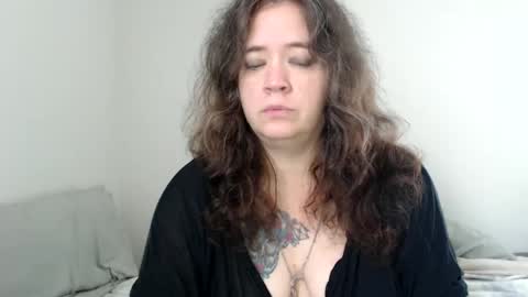 Snapshot of echosol17 chatting on 10/09/25, 05:22 Weird Echo online show from 10/09/25, 05:22