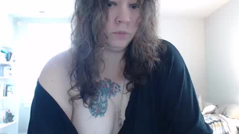 Snapshot of echosol17 chatting on 10/14/25, 04:52 Weird Echo online show from 10/14/25, 04:52