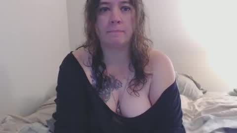 Snapshot of echosol17 chatting on 10/28/25, 01:03 Weird Echo online show from 10/28/25, 01:03