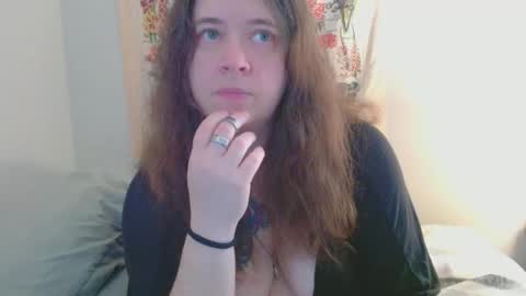 Snapshot of echosol17 chatting on 04/22/26, 06:20 Weird Echo online show from 04/22/26, 06:20