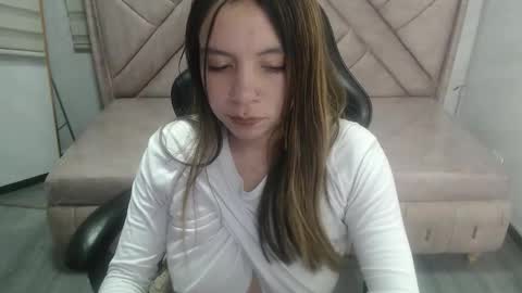 Snapshot of eco_deluna_v chatting on 03/24/26, 02:22 Hi Stream 800am to 200pm online show from 03/24/26, 02:22