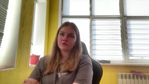 Snapshot of edahucks chatting on 02/27/26, 11:54 Mia online show from 02/27/26, 11:54