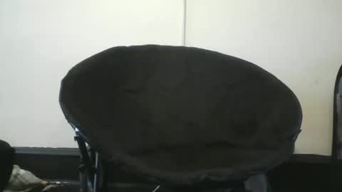 Snapshot of edg215 chatting on 04/21/26, 11:07 edg215 online show from 04/21/26, 11:07