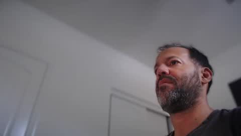 Snapshot of edge_masters chatting on 12/22/25, 10:29 EdgeM online show from 12/22/25, 10:29