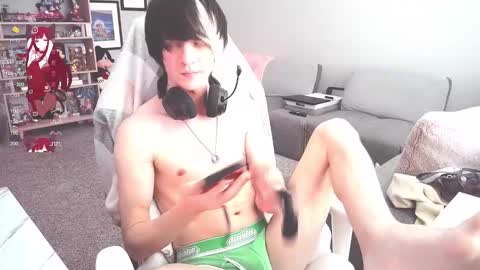 Snapshot of edgetwink chatting on 12/29/24, 08:15 EdgeTwink online show from 12/29/24, 08:15