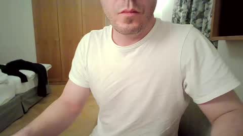 Snapshot of edginghandjober chatting on 01/10/25, 06:42 Edginghandjober online show from 01/10/25, 06:42