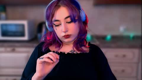 Snapshot of ediefris chatting on 02/08/25, 08:09 fickle demon made of clumps of matter online show from 02/08/25, 08:09