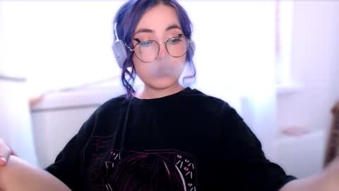 Snapshot of ediefris chatting on 10/16/25, 03:29 fickle demon made of clumps of matter online show from 10/16/25, 03:29