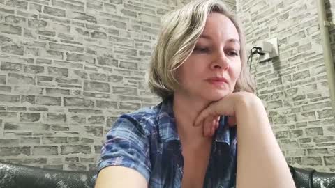 Snapshot of edithmanning chatting on 12/21/24, 10:39 edithmanning online show from 12/21/24, 10:39