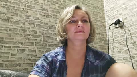 Snapshot of edithmanning chatting on 12/21/24, 05:51 edithmanning online show from 12/21/24, 05:51
