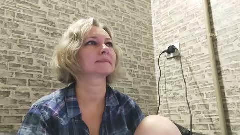 Snapshot of edithmanning chatting on 01/14/25, 06:02 edithmanning online show from 01/14/25, 06:02