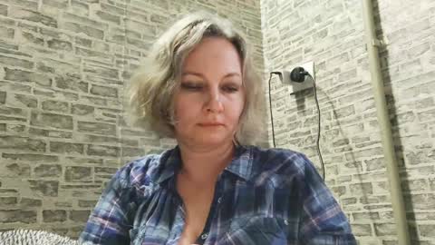Snapshot of edithmanning chatting on 01/14/25, 12:14 edithmanning online show from 01/14/25, 12:14