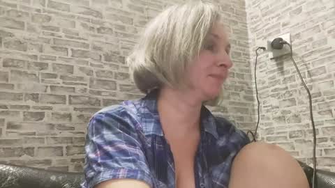 Snapshot of edithmanning chatting on 01/20/25, 05:27 edithmanning online show from 01/20/25, 05:27