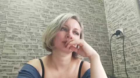 Snapshot of edithmanning chatting on 02/07/25, 08:55 edithmanning online show from 02/07/25, 08:55