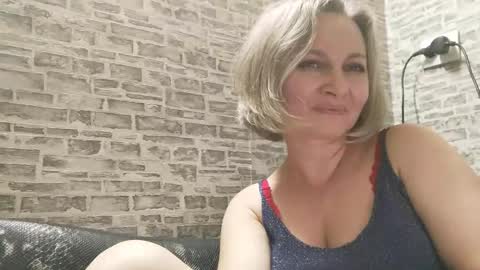 Snapshot of edithmanning chatting on 02/14/25, 04:31 edithmanning online show from 02/14/25, 04:31