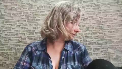 Snapshot of edithmanning chatting on 10/25/25, 07:16 edithmanning online show from 10/25/25, 07:16