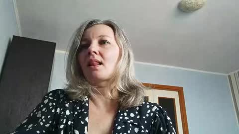 Snapshot of edithmanning chatting on 03/17/26, 07:55 edithmanning online show from 03/17/26, 07:55