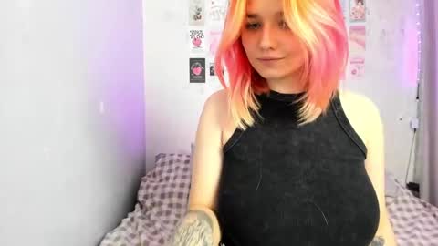 Snapshot of edna_dana chatting on 12/13/24, 05:43 Edna online show from 12/13/24, 05:43