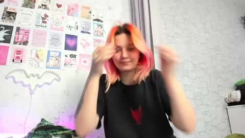 Snapshot of edna_dana chatting on 12/20/24, 01:33 Edna online show from 12/20/24, 01:33