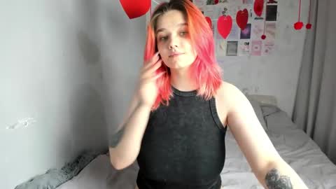 Snapshot of edna_dana chatting on 02/18/25, 06:37 Edna online show from 02/18/25, 06:37