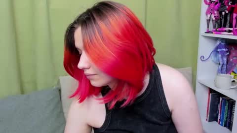 Snapshot of edna_dana chatting on 10/21/25, 07:58 Edna online show from 10/21/25, 07:58