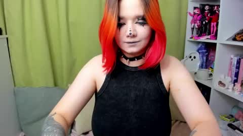 Snapshot of edna_dana chatting on 10/31/25, 08:32 Edna online show from 10/31/25, 08:32