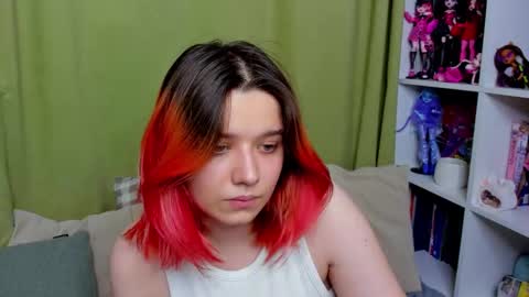 Snapshot of edna_dana chatting on 11/18/25, 06:34 Edna online show from 11/18/25, 06:34