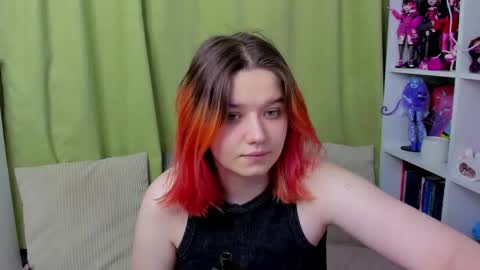 Snapshot of edna_dana chatting on 11/27/25, 08:33 Edna online show from 11/27/25, 08:33