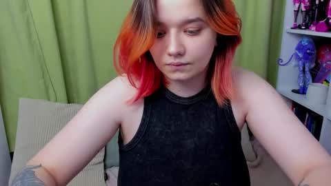 Snapshot of edna_dana chatting on 11/28/25, 08:00 Edna online show from 11/28/25, 08:00