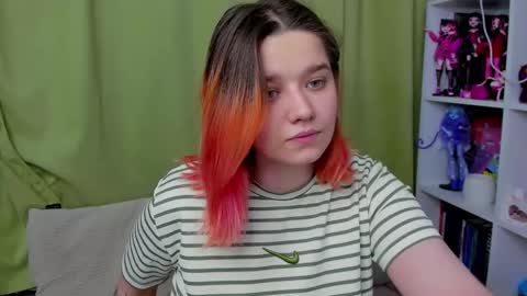 Snapshot of edna_dana chatting on 11/29/25, 07:17 Edna online show from 11/29/25, 07:17