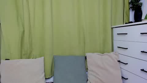 Snapshot of edna_dana chatting on 12/04/25, 09:34 Edna online show from 12/04/25, 09:34