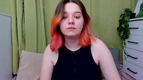 Snapshot of edna_dana chatting on 12/17/25, 07:09 Edna online show from 12/17/25, 07:09